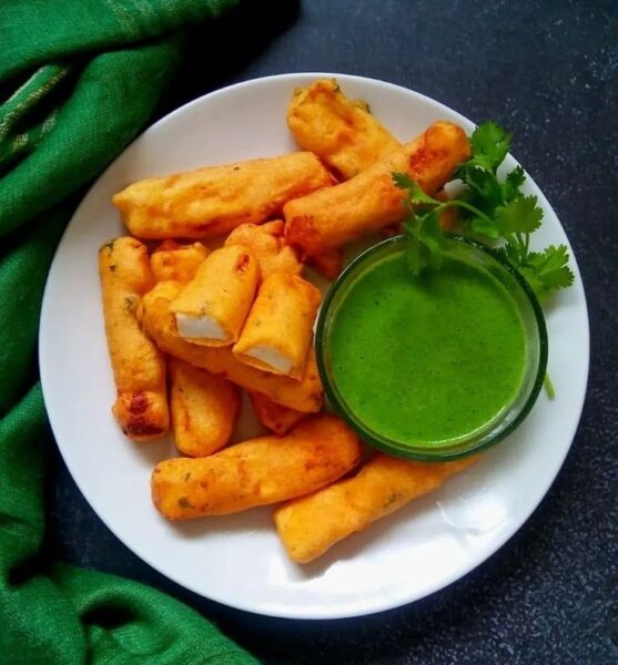 Fried paneer cubes with mint chutney in Cambridge, Ma